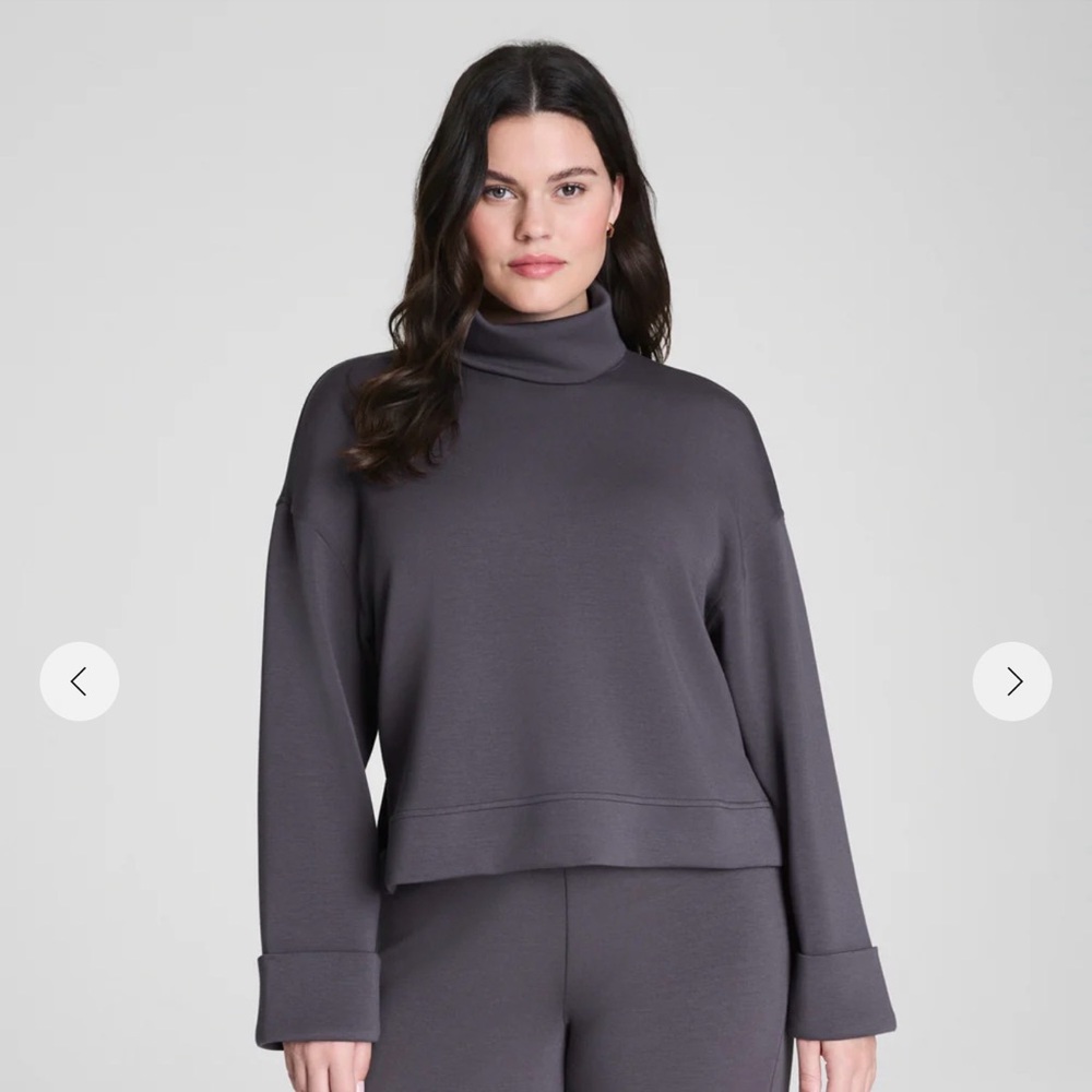 SPANX air essentials Women's wide leg pant and turtleneck top.